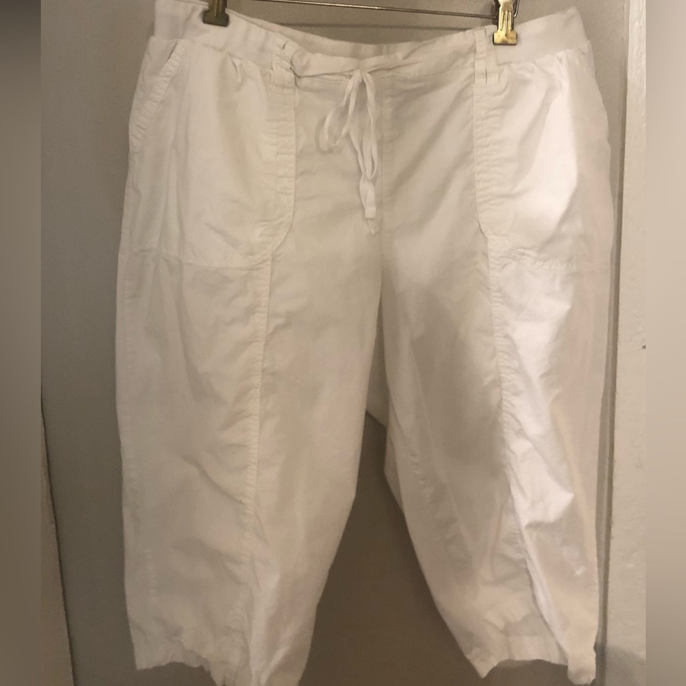 Cato women’s capri pants, size 18/20, white